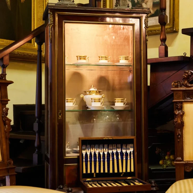 Servizio da caffè in porcellana con lumeggiature in oro. Francia, inizio Sec. XIX - immagine 6