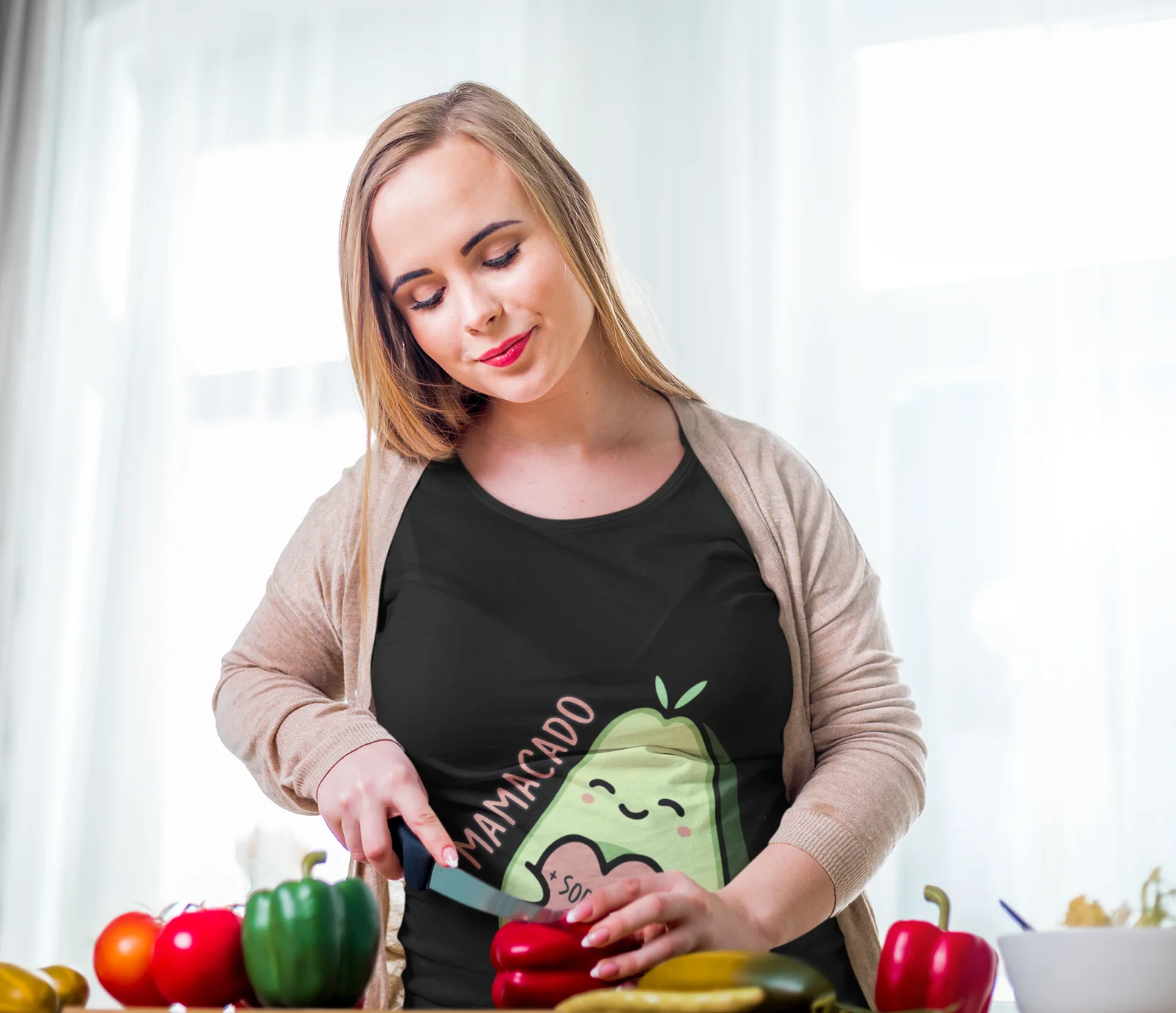 Tshirt Gravidanza Mamacado con Sorpresa Avocado divertente carino – Idea Regalo divertente - immagine 4