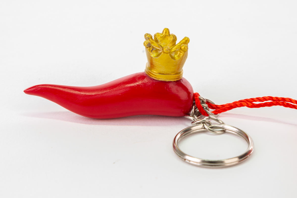 Bomboniera laurea portachiavi corno resina rossa - immagine 2