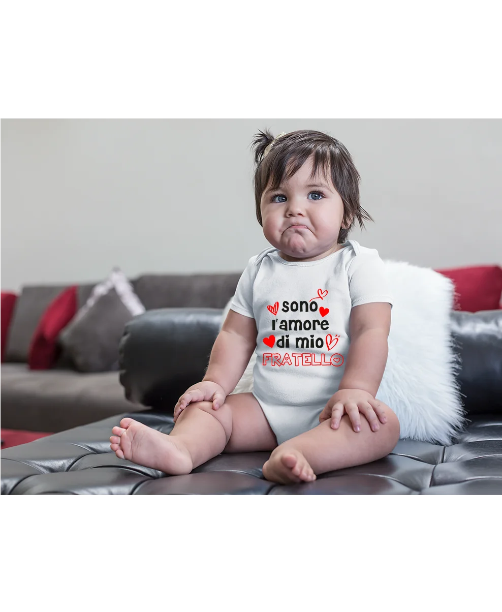 Body da neonato Sono l’amore di mio fratello – body simpatico e divertente – idea regalo - immagine 2