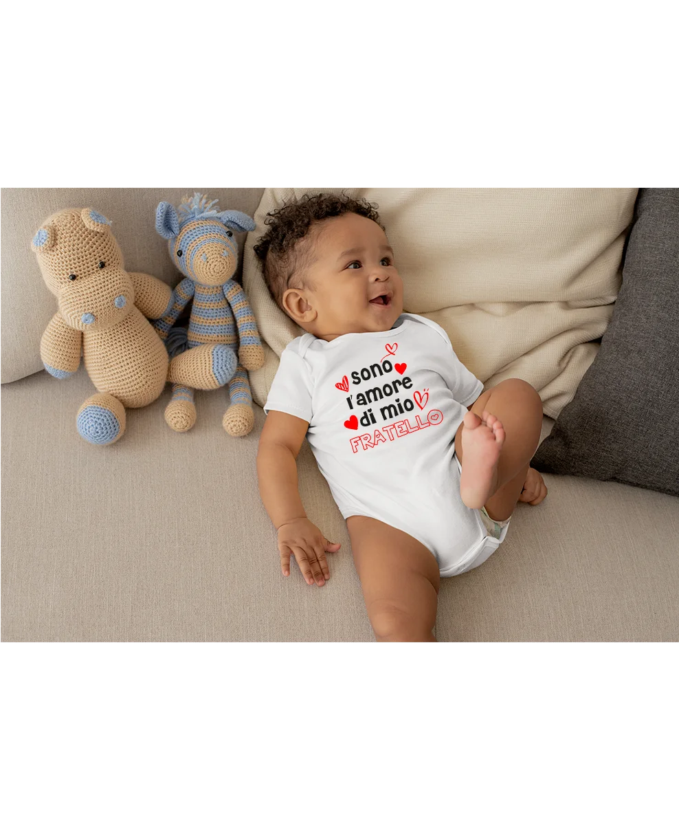Body da neonato Sono l’amore di mio fratello – body simpatico e divertente – idea regalo - immagine 3