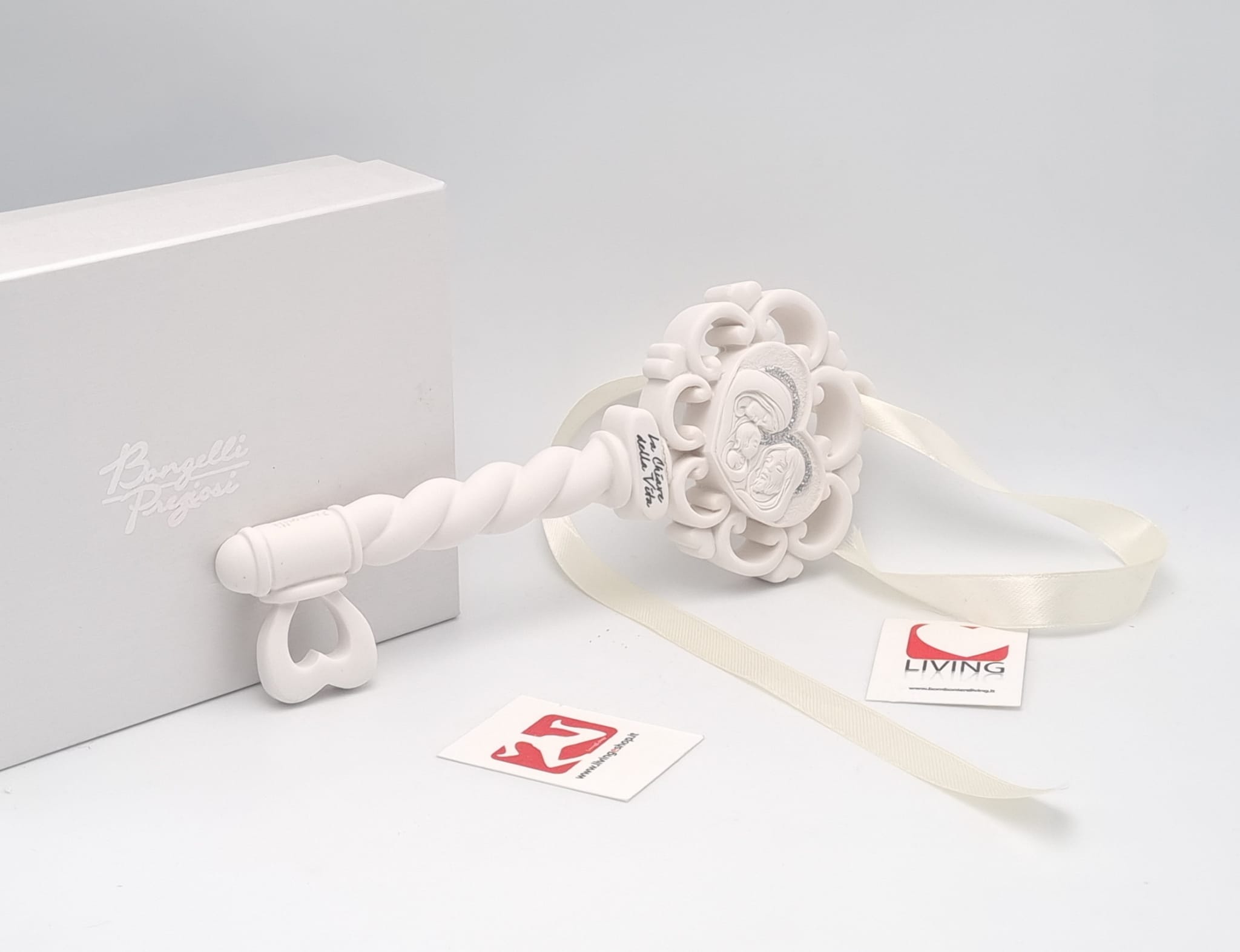 Chiave grande in polvere di marmo con simbolo Sacra famiglia