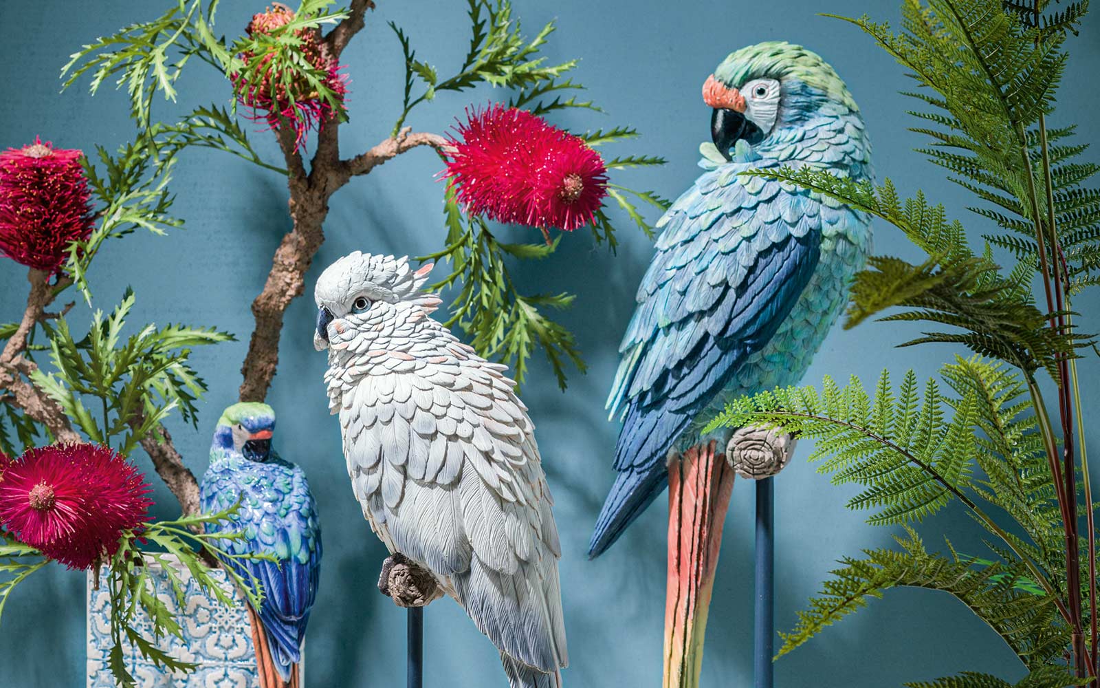 Addobbo tropicale Macao blu su trespolo - immagine 2