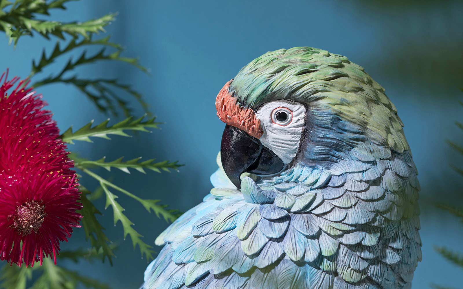 Addobbo tropicale Macao blu su trespolo - immagine 4