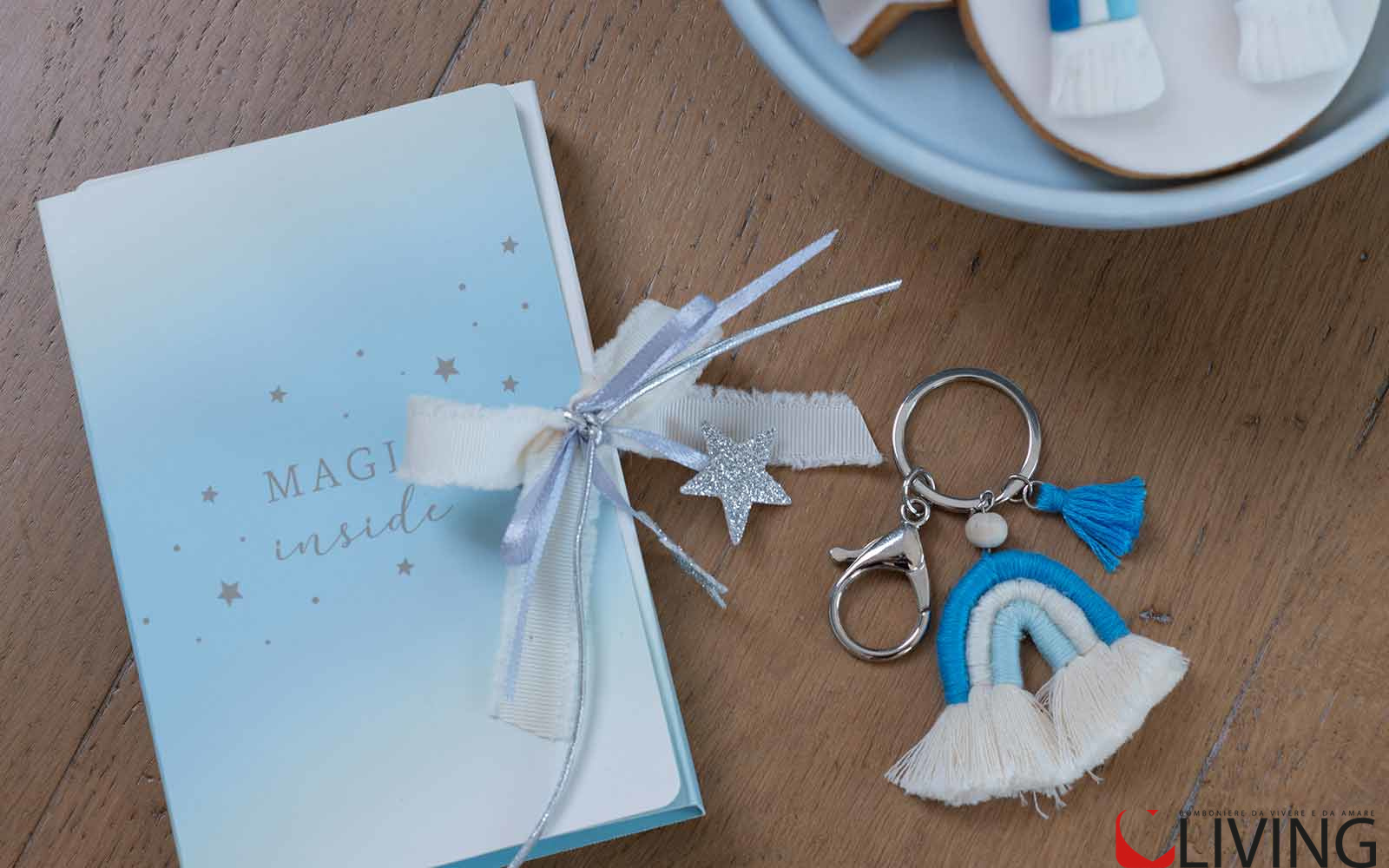 Bomboniera mini arcobaleno azzurro da appendere - immagine 2