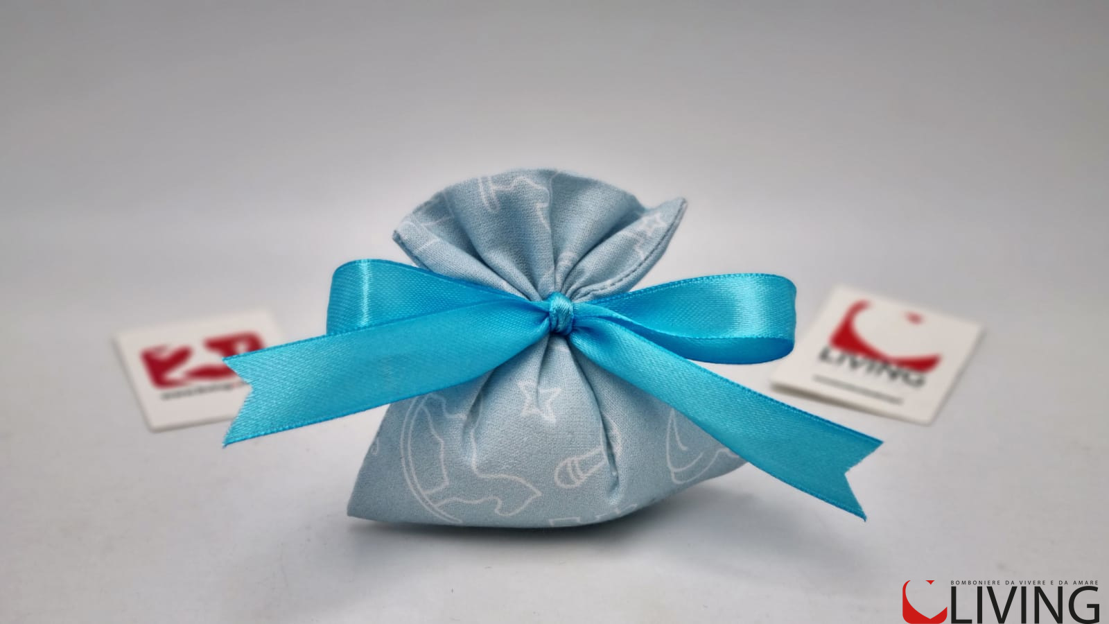 Mini sacchetto portaconfetti in tessuto azzurro linea Baby Dreams - immagine 2