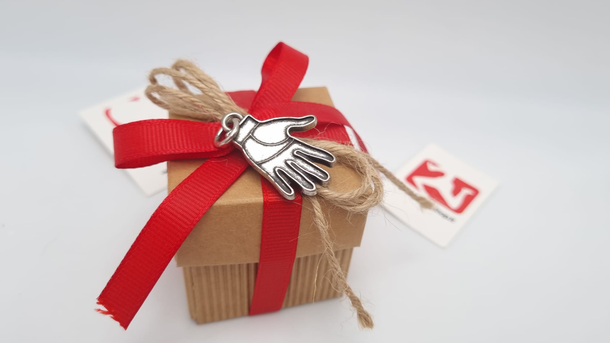 Bomboniera laurea ciondolo mano in metallo - immagine 2