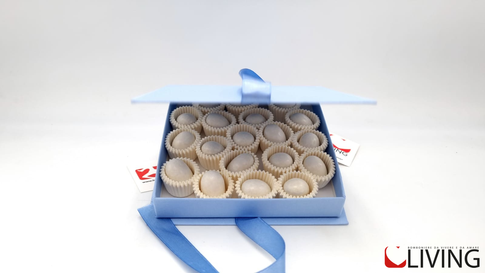 Scatola portaconfetti carta da zucchero personalizzabile con nastrino - immagine 2