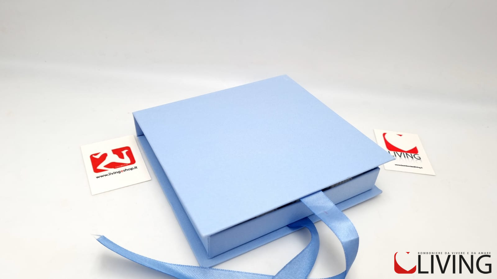 Scatola portaconfetti carta da zucchero personalizzabile con nastrino