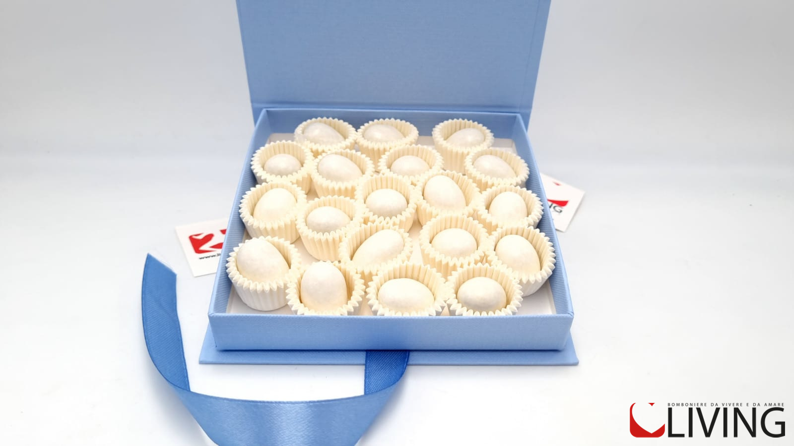 Scatola portaconfetti carta da zucchero personalizzabile con nastrino - immagine 3